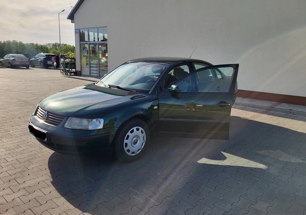 Volkswagen Passat cena 5999 przebieg: 372743, rok produkcji 1999 z Lublin małe 121